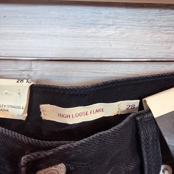 NWT Levi’s High Loose Flare Jeans in Black - Picture 2 of 16